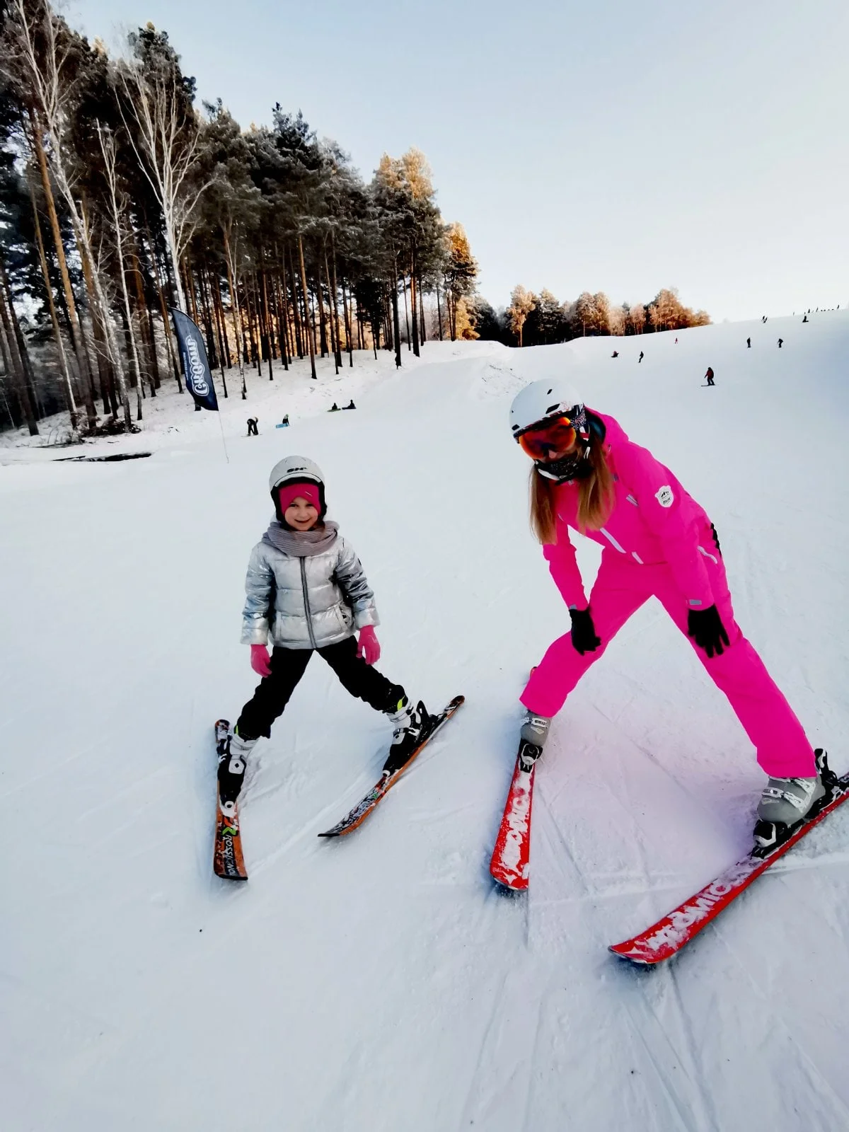 Обучение горным лыжам и сноуборду на естественном склоне Тюмень